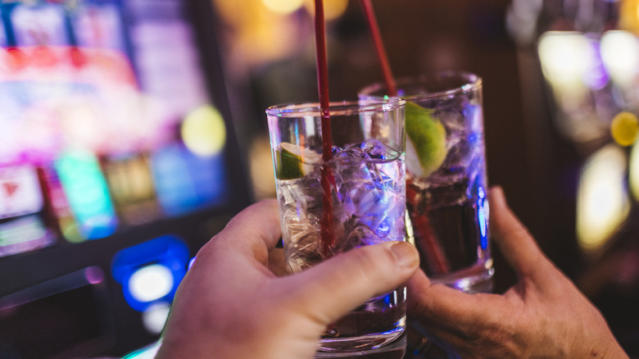 How Much You Should Be Tipping Cocktail Servers At Casinos